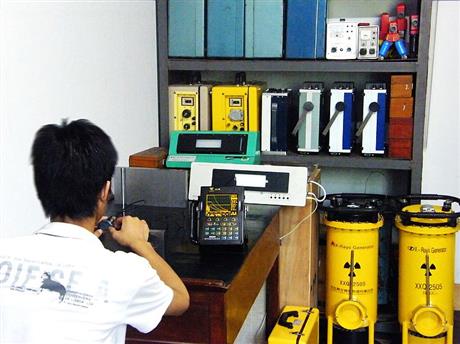 ̽������